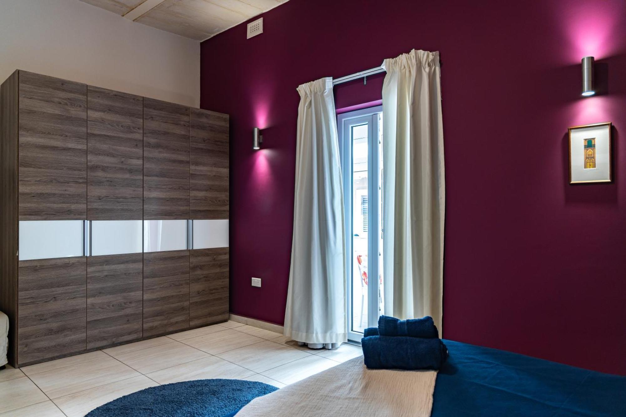 Traditional Maltese Styled 2Br Apartment With Large Maltese Balcony & Internal Yard - Located In The Heart Of Valletta - Maltese Capital City Dış mekan fotoğraf