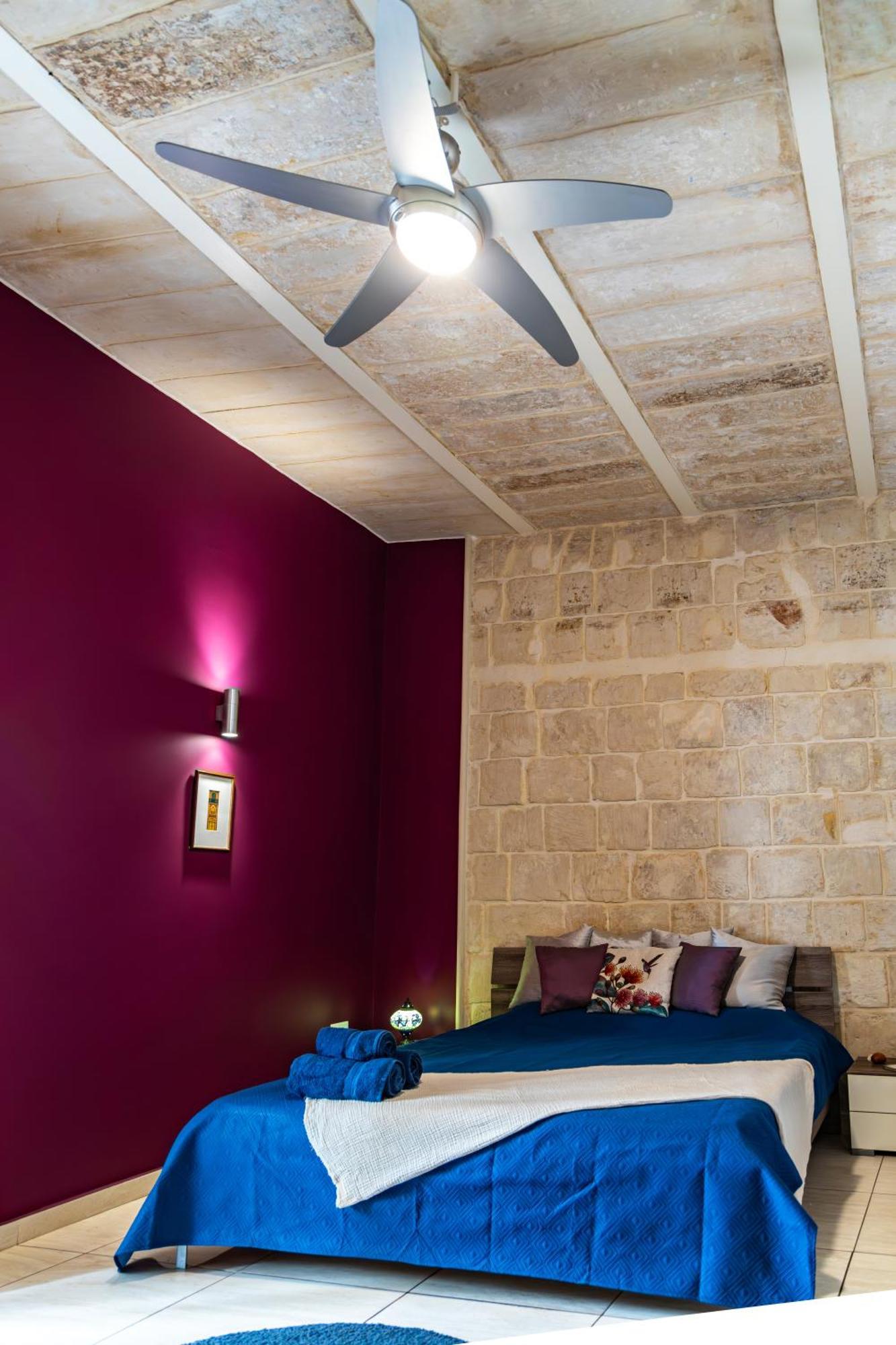 Traditional Maltese Styled 2Br Apartment With Large Maltese Balcony & Internal Yard - Located In The Heart Of Valletta - Maltese Capital City Dış mekan fotoğraf