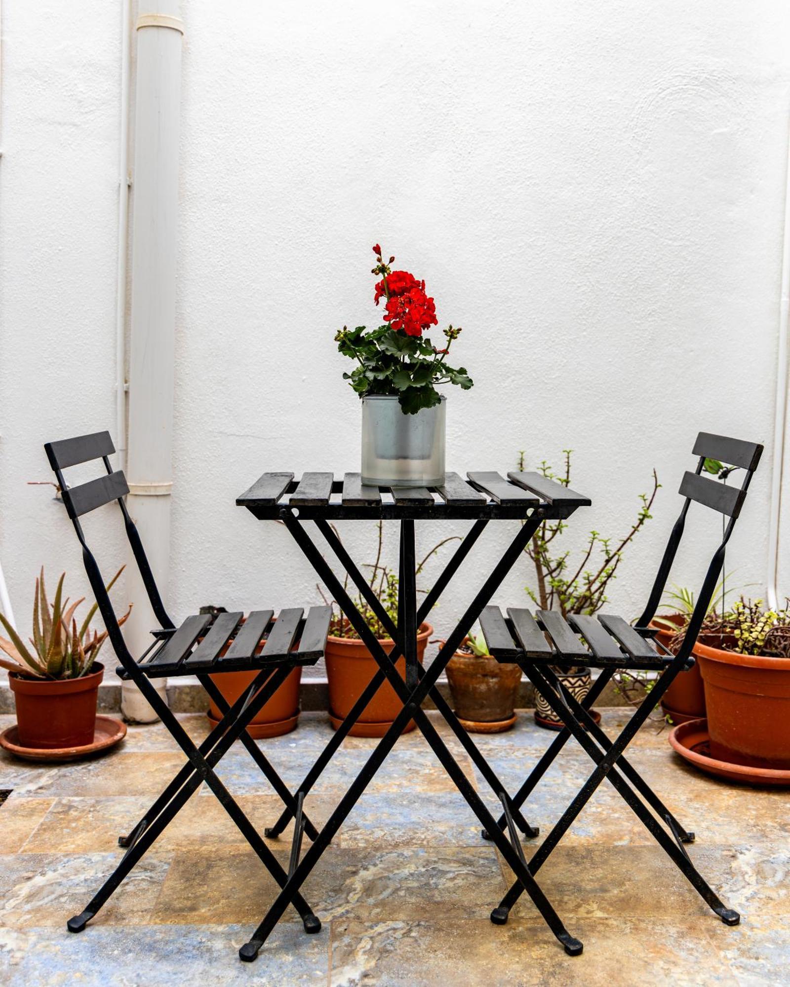 Traditional Maltese Styled 2Br Apartment With Large Maltese Balcony & Internal Yard - Located In The Heart Of Valletta - Maltese Capital City Dış mekan fotoğraf